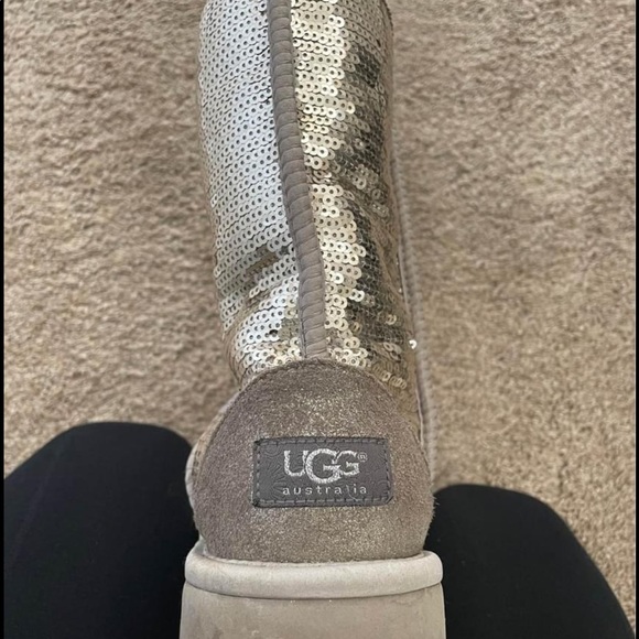 Gold/silver sequin limited edition UGG boots size 9 - Picture 3 of 3